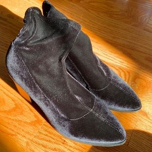 Forever 21 velvet ankle booties size 7 gently used